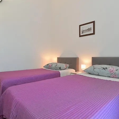Valbandon With Pool 31 Apartamento Fažana
