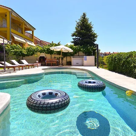 Valbandon With Pool 31 Apartamento