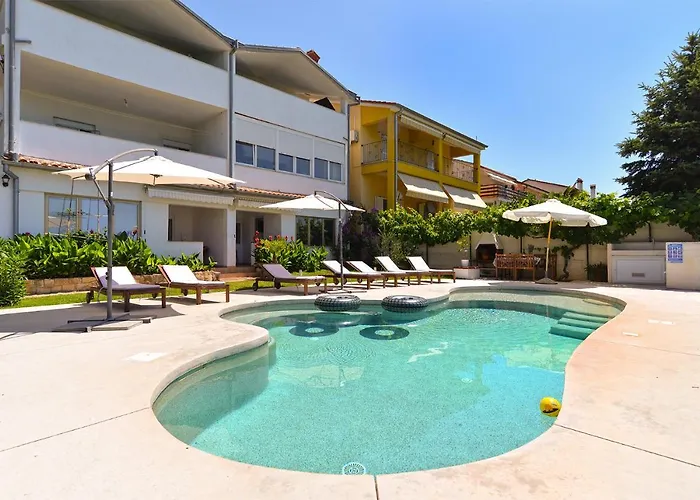Apartment Valbandon With Pool 31 *