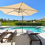 Apartment Valbandon With Pool 31 *