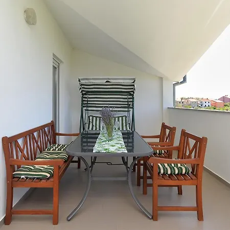 Apartment Valbandon With Pool 31 *