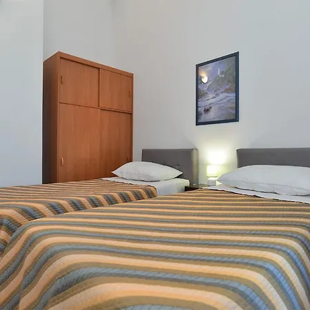 Apartment Valbandon With Pool 31