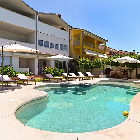 Apartment Valbandon With Pool 31 *